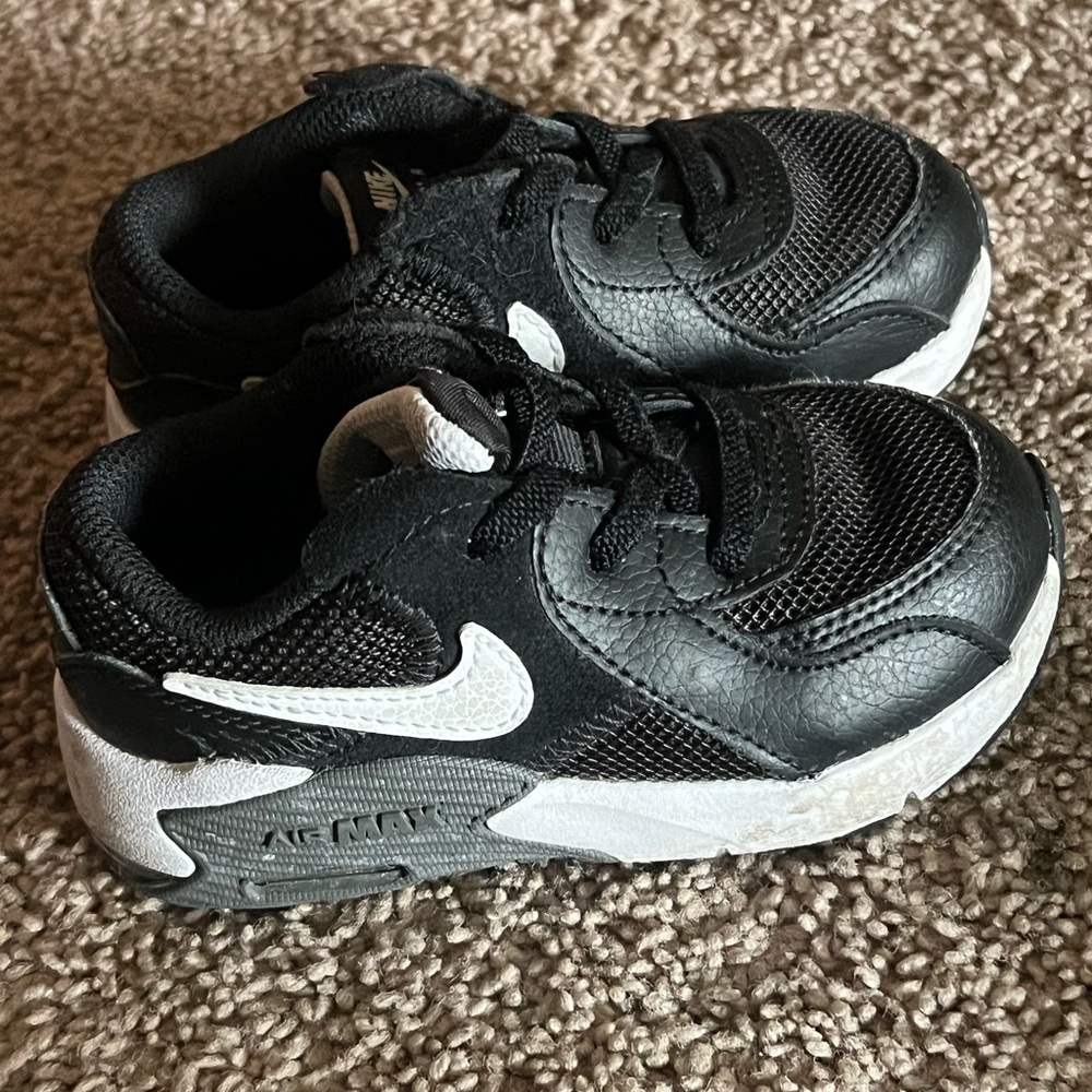 Nike air max toddler size 7 barley worn